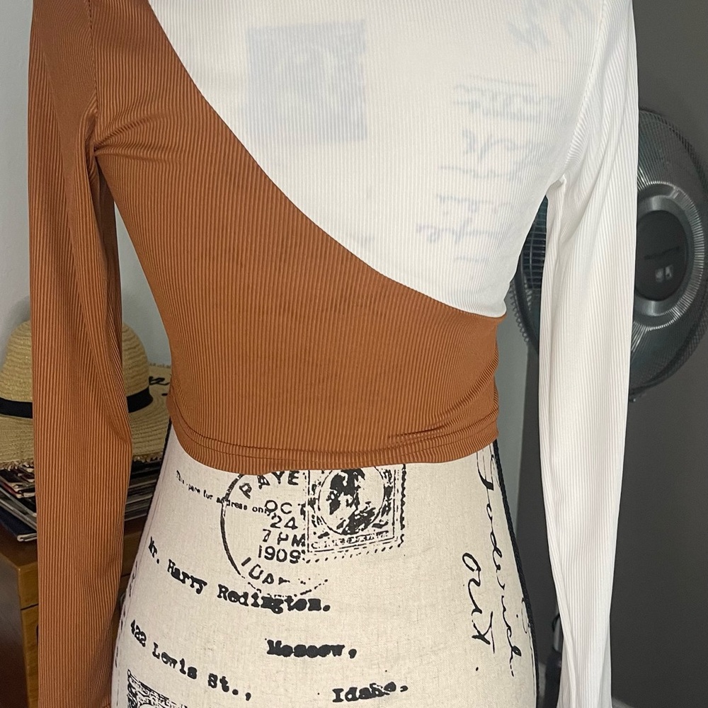 Gone- Stylish Crop Top in Size Small - Picture 13 of 15